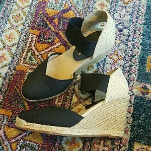 SOLD on another app Adrienne Vittadini wedges